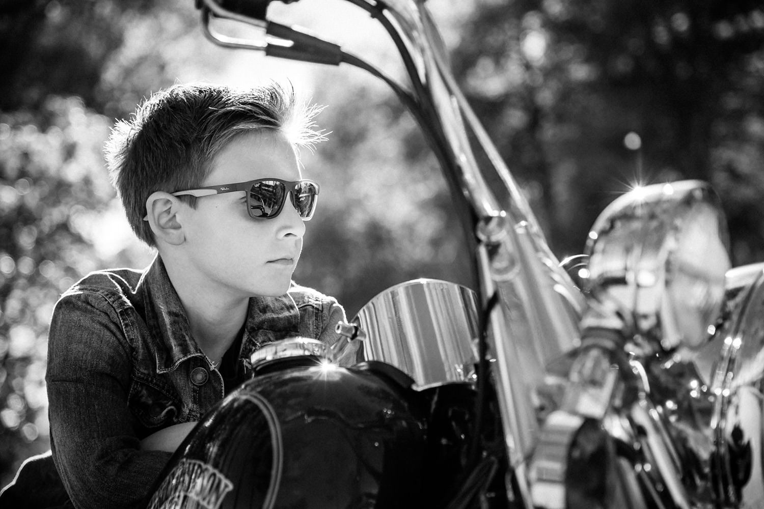 niño con moto