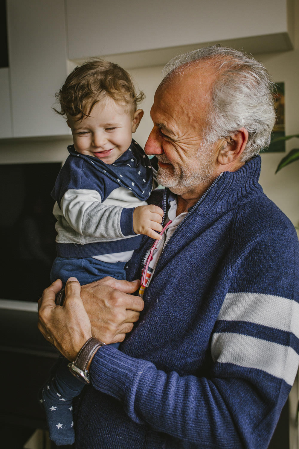 retrato abuelo con su nieto
